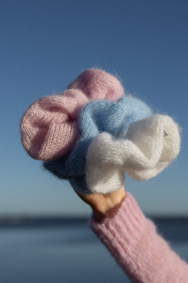 Melody Mohair Scrunchie Pink