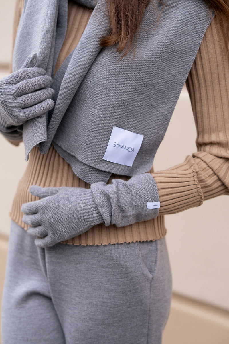 Via 100% Merino Scarf and Gloves set Light Grey