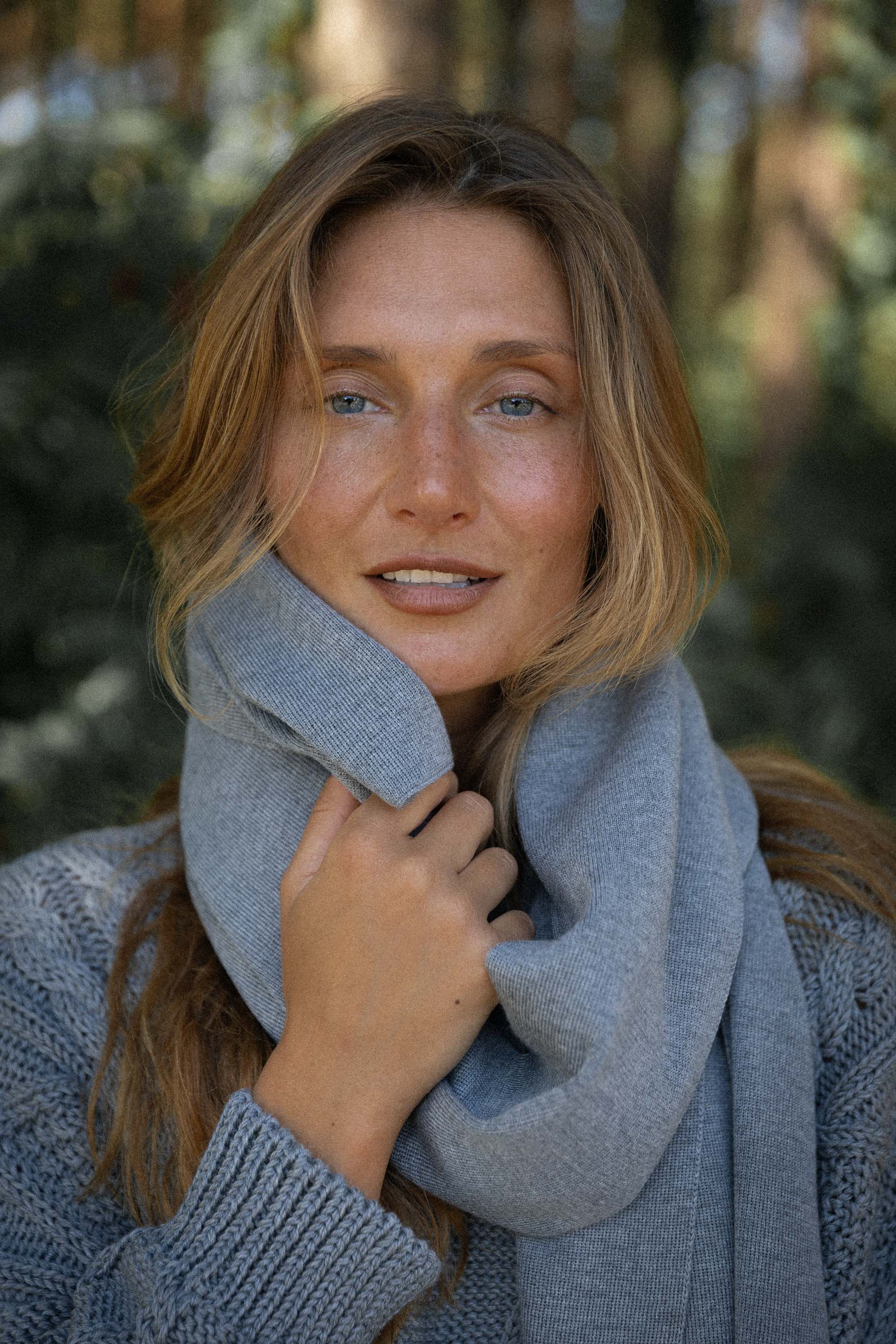 Via 100% Merino Scarf Light Grey