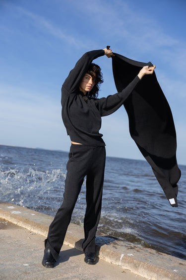 Via 100% Merino Scarf Black Melange