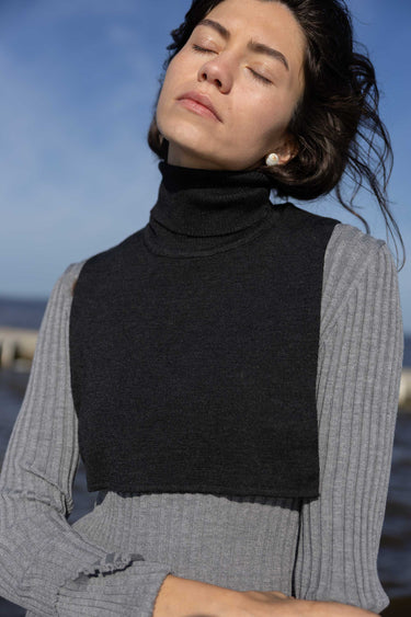 Punto 100% Merino Bib Neck Black Melange
