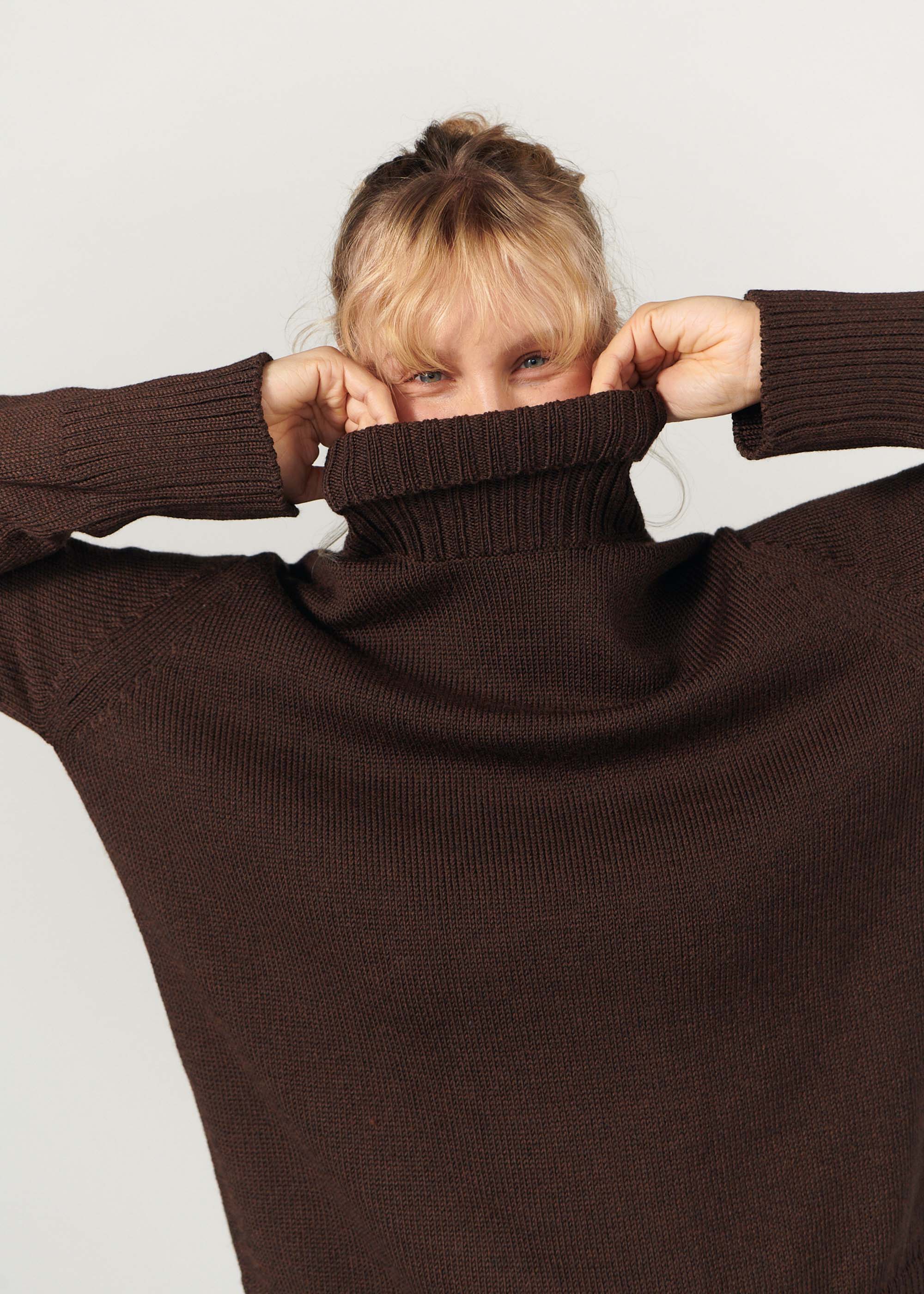 Morbido 100% Merino Turtleneck Chocolate